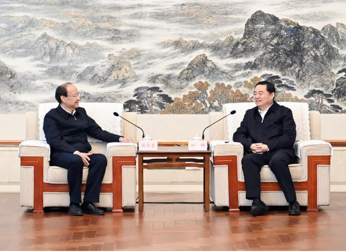 3月26日，省委书记、省人大常委会主任郝鹏会见中国残联党组书记、理事长周长奎一行。